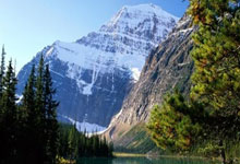 和平精英最强装备速成攻略，快速获取顶级装备制霸战场！